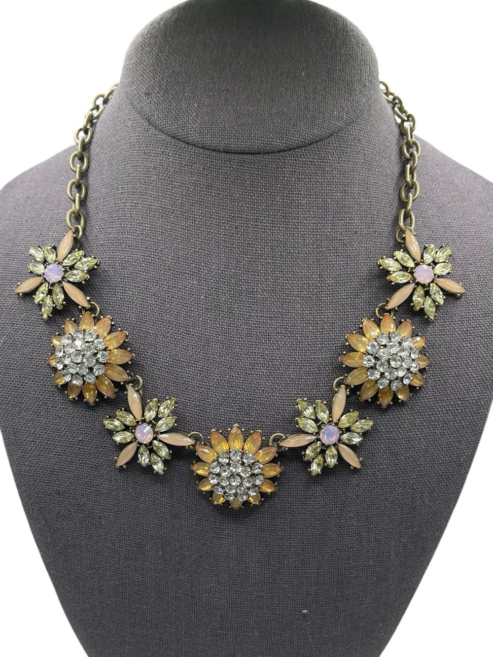 ❤️ Vintage Floral Rhinestone Chunky Statement Necklace - Picture 6 of 6